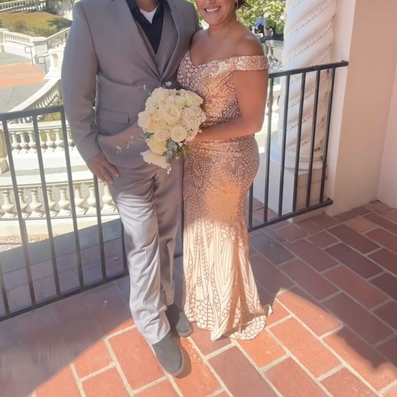 Gold bridesmaid dresses - Picture 2 of 3